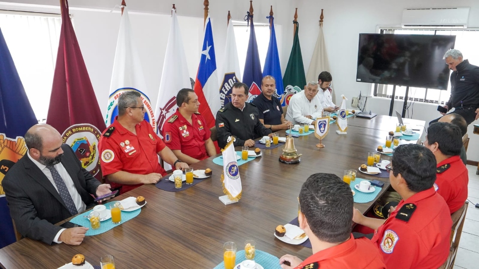 Delegación Peruana de Bomberos visitan Compañías en la Región de Arica y Parinacota